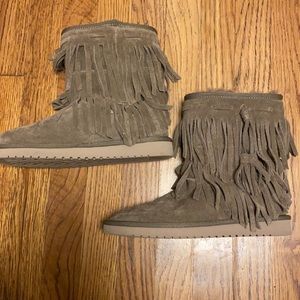 Fringe Ugg’s. Worn once with socks